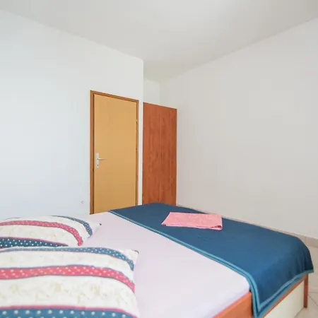 Neva アパート Selca